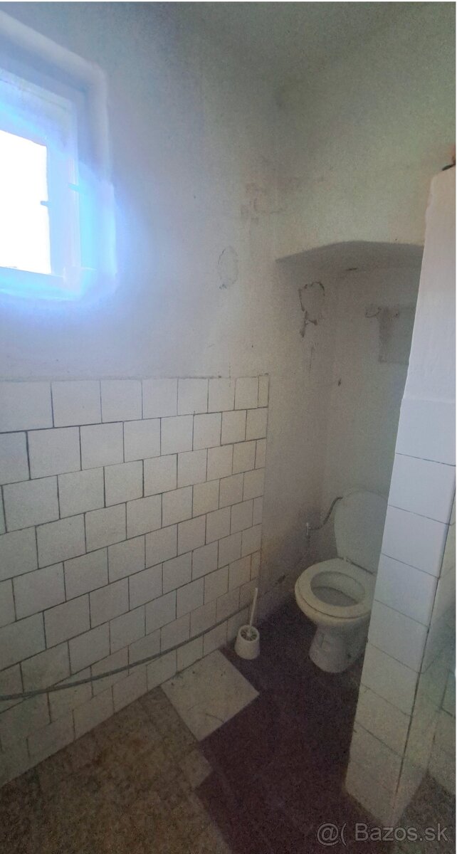 Na predaj rodinný dom v centre Vrábel v tichej uličke - 9