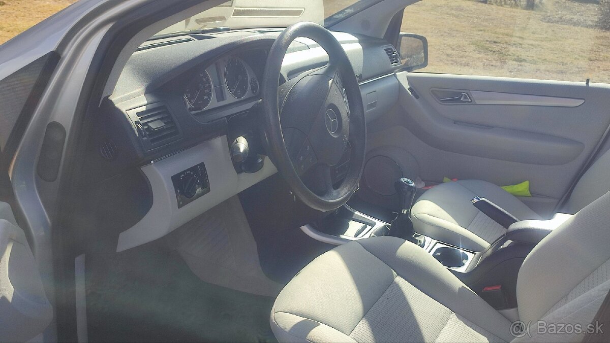 Mercedes-Benz B180 - 9