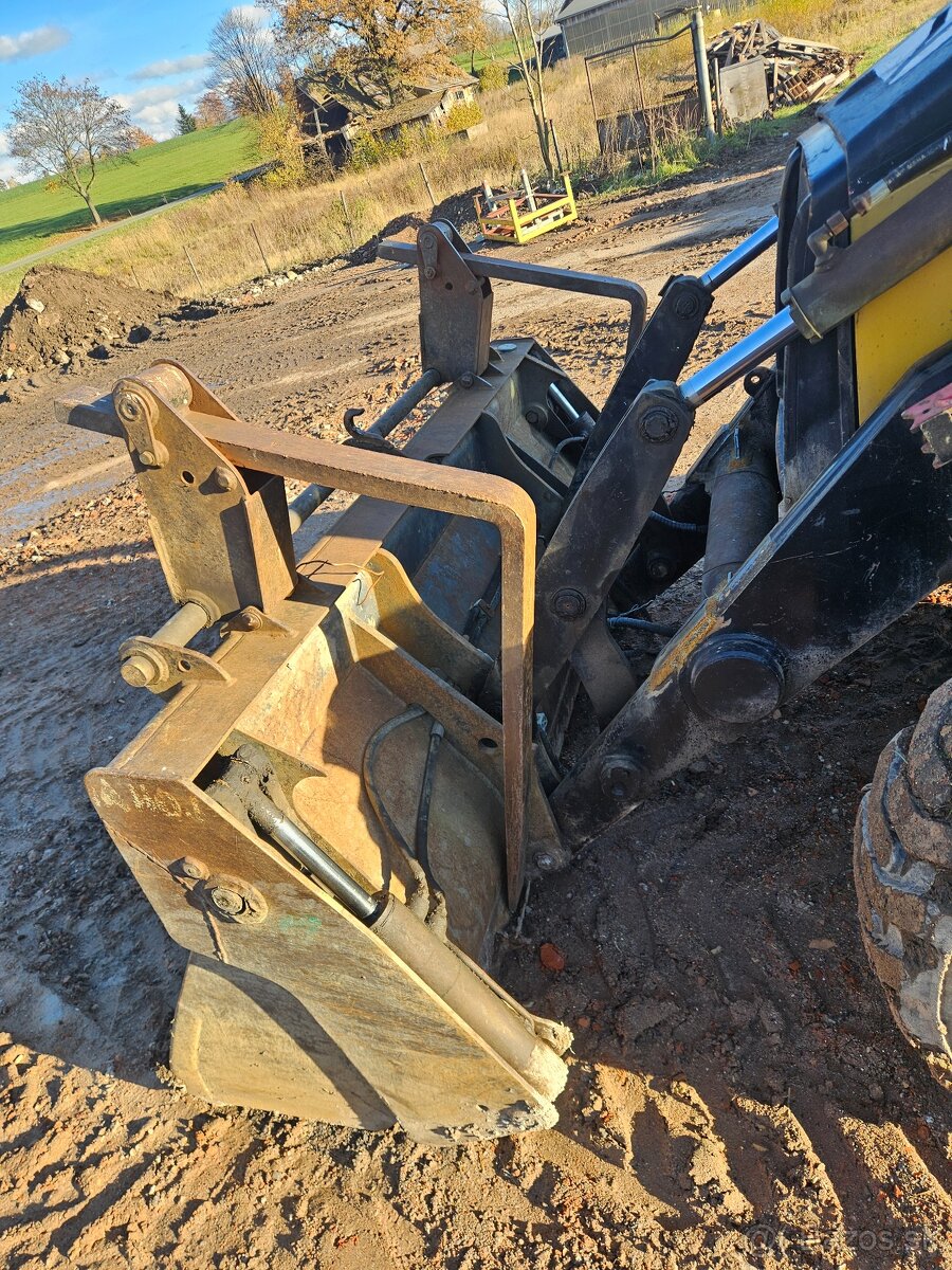 Traktorbagr Caterpillar 428D 4X4 + sbíjecí kladivo - 9