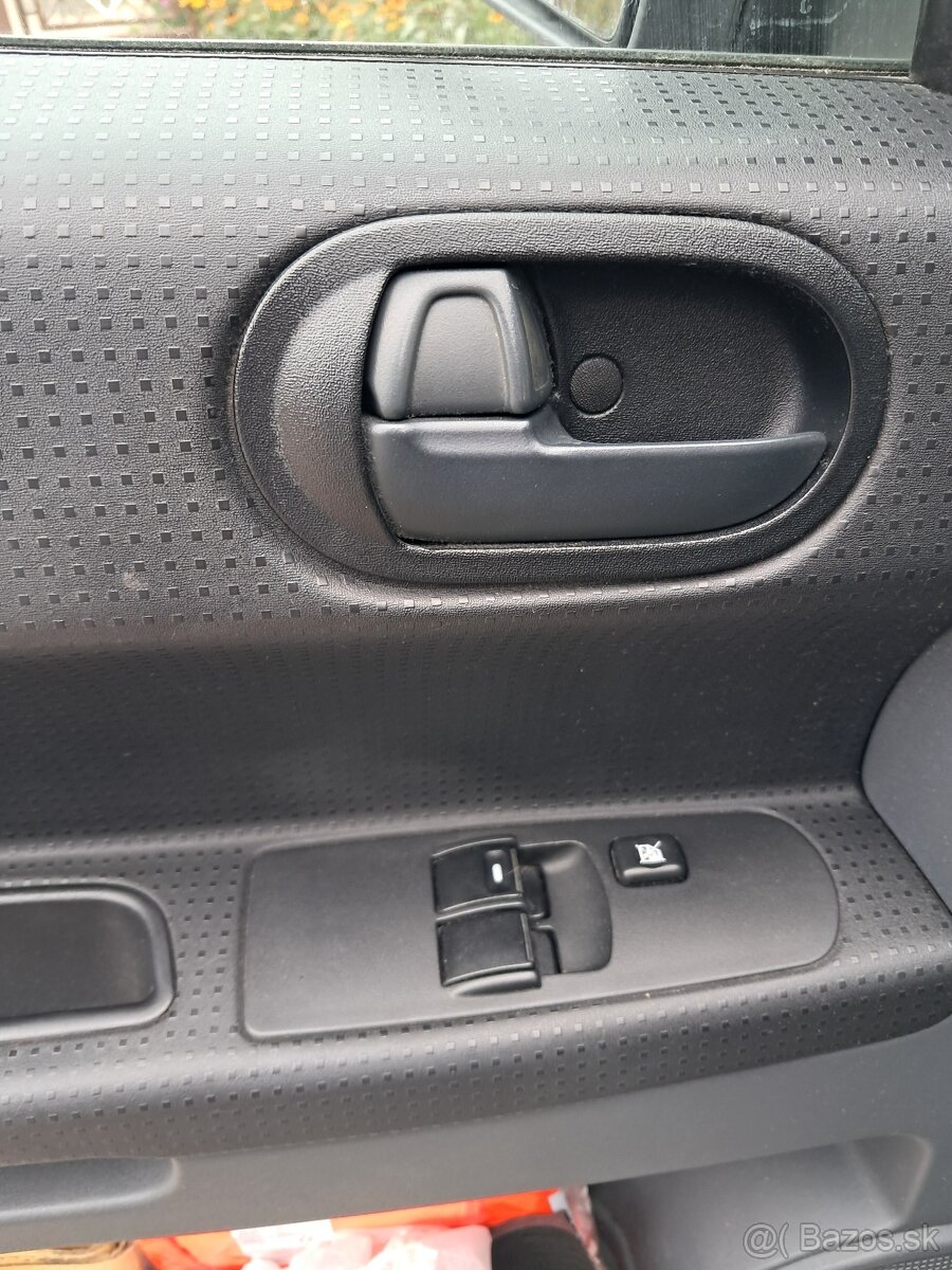 Mitsubishi colt 1.3 70 kw r.v.2010 - 9