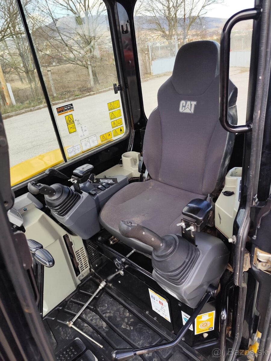 Bager Caterpillar 303.5. + hydraulická svahovačka. - 9
