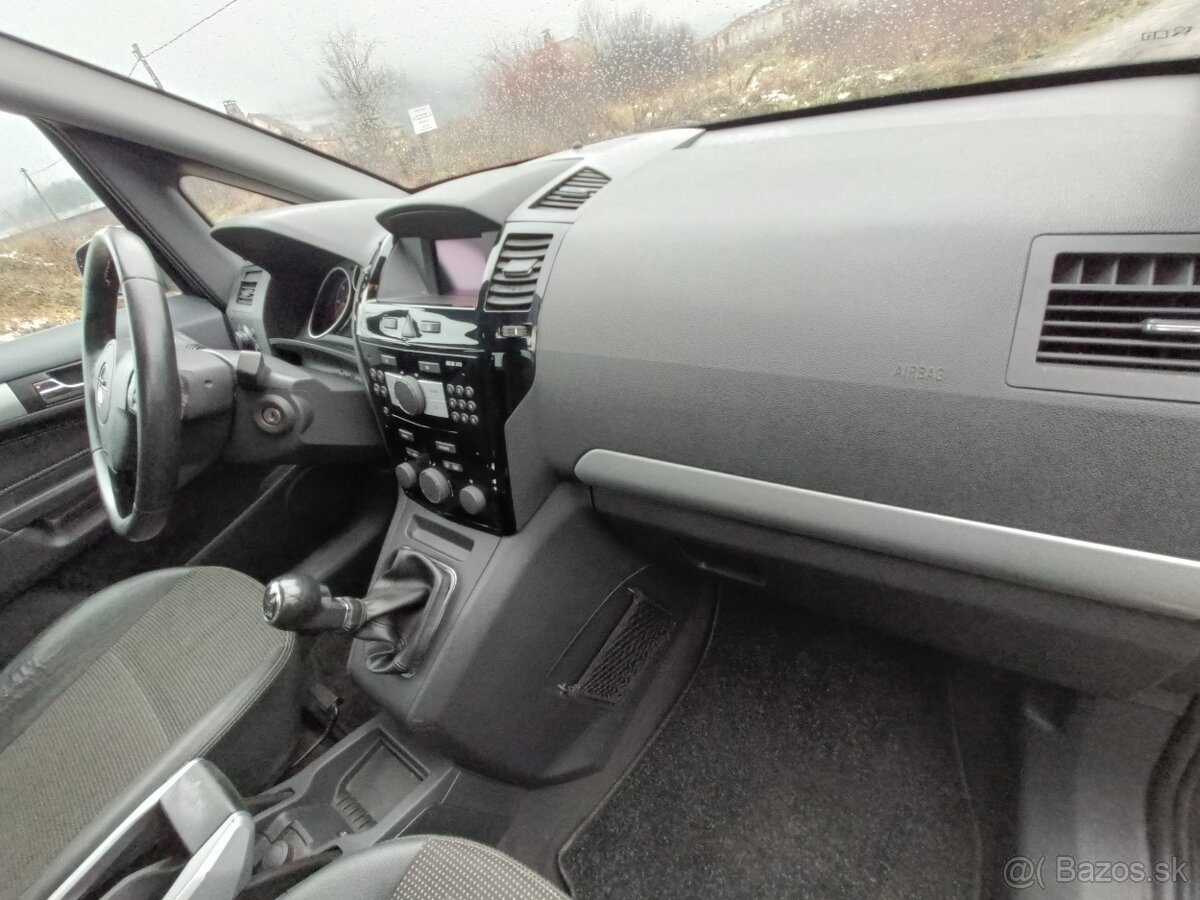 Opel Zafira 1.7 CDTI 92kW, 7-miest. - 9