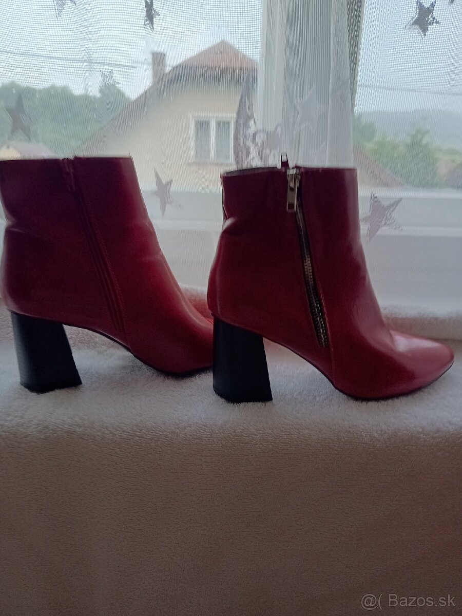 Dámske cervene cizmy v.39 (6) - 9