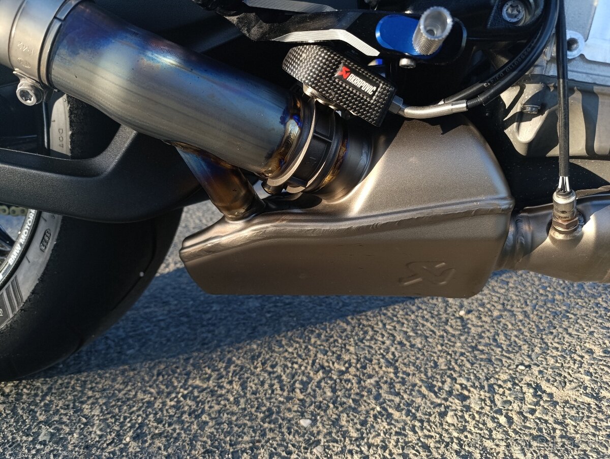 BMW M 1000 R competition - 9