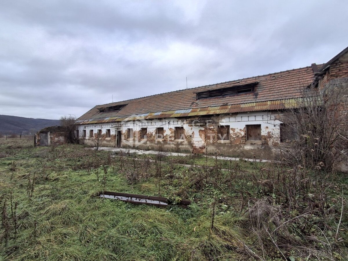 Inv.pozemok – orná pôda a hospodárske budovy v obci Starňa - 9