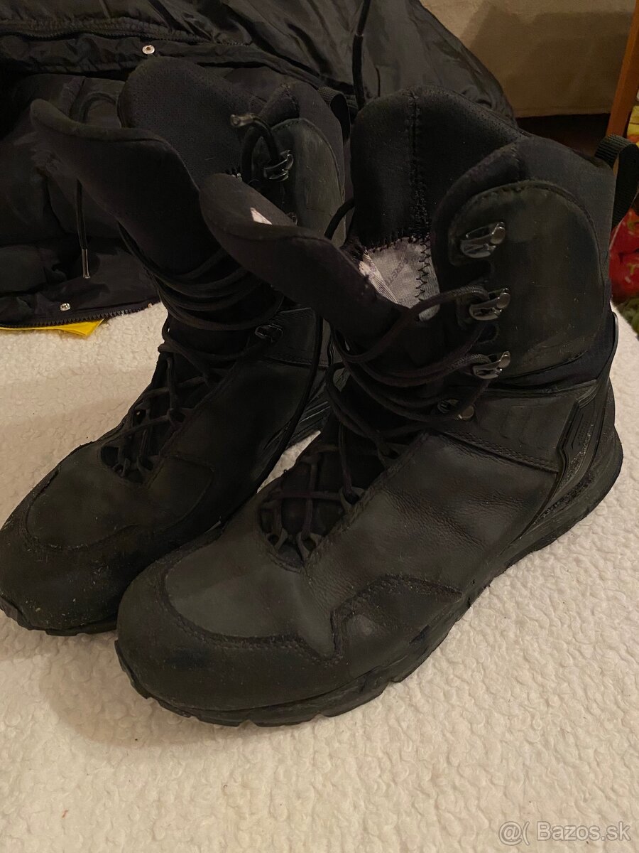 Policajné topánky a kanady - 9