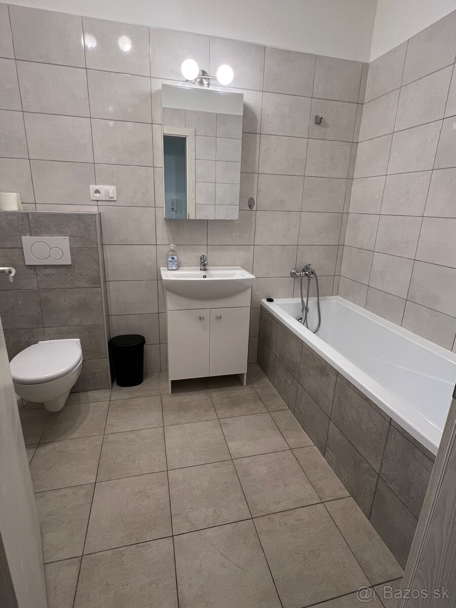 Prenajom 3-izbovy byt WEST - 9