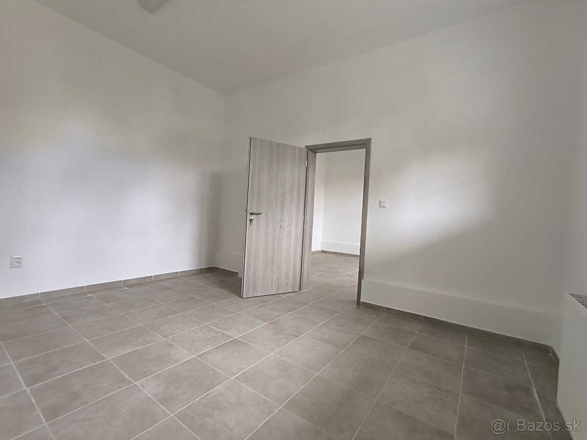 Priestor vhodný pre dve ambulancie na predaj v centre obce - 9