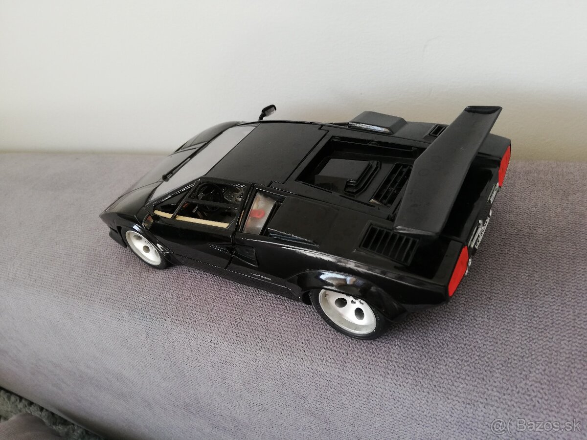 1:18 Lamborghini Conutach Bburago - 9