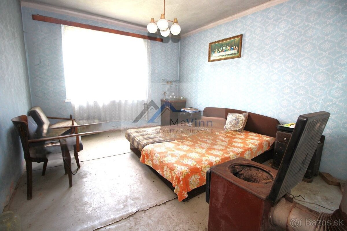 PREDAJ dom s garážou a pozem. v Oslany - 9