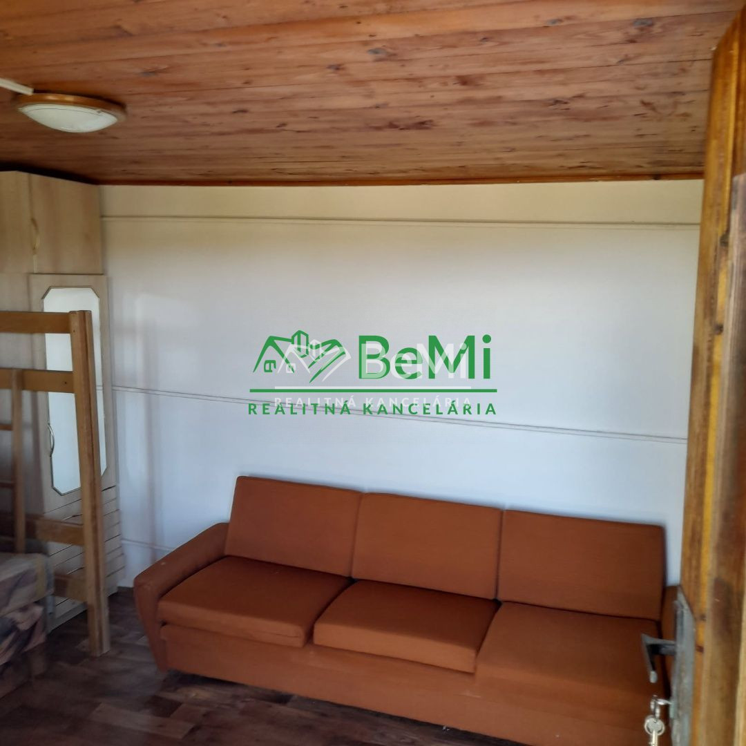 Útulná záhradná chata na predaj-Lučenec - 9