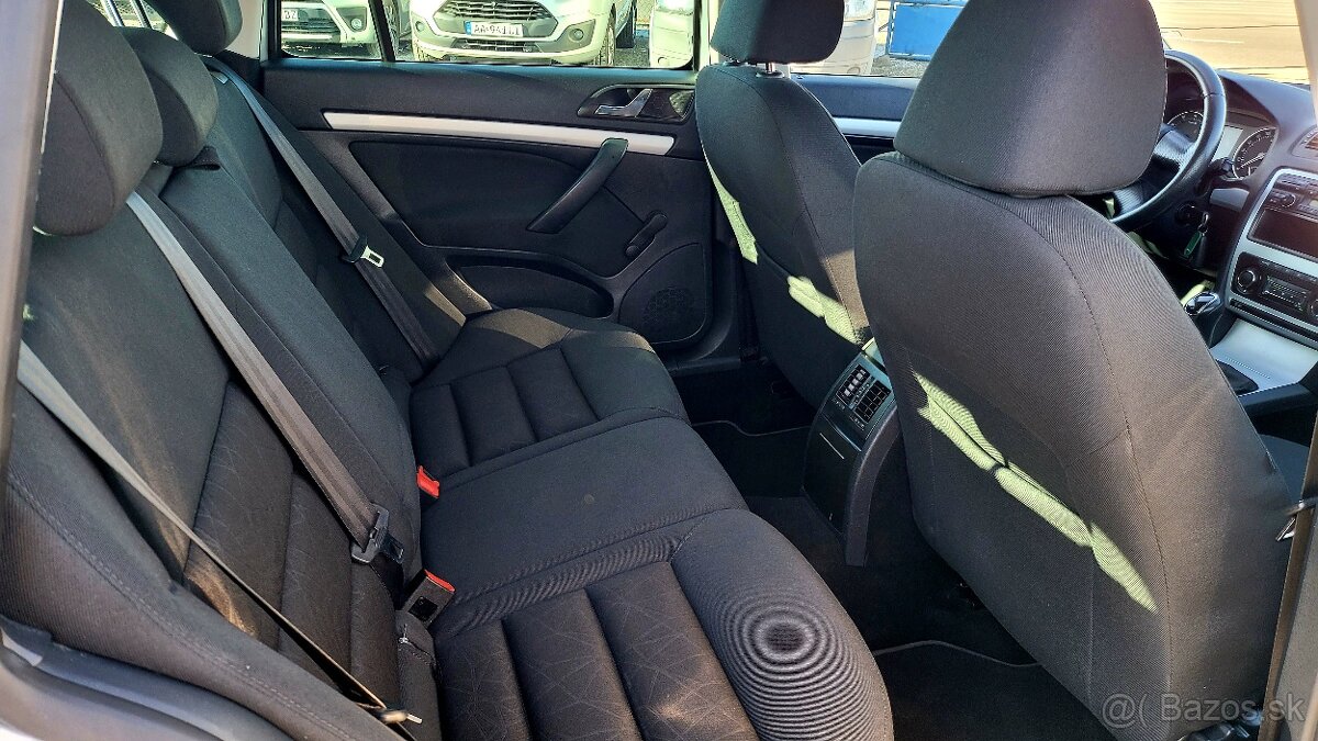 Škoda Octavia Combi 1.6 MPi Tour benzín - 9