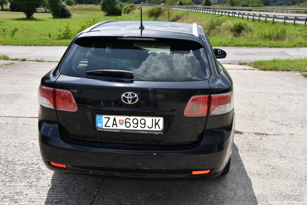 Toyota Avensis Combi - 9