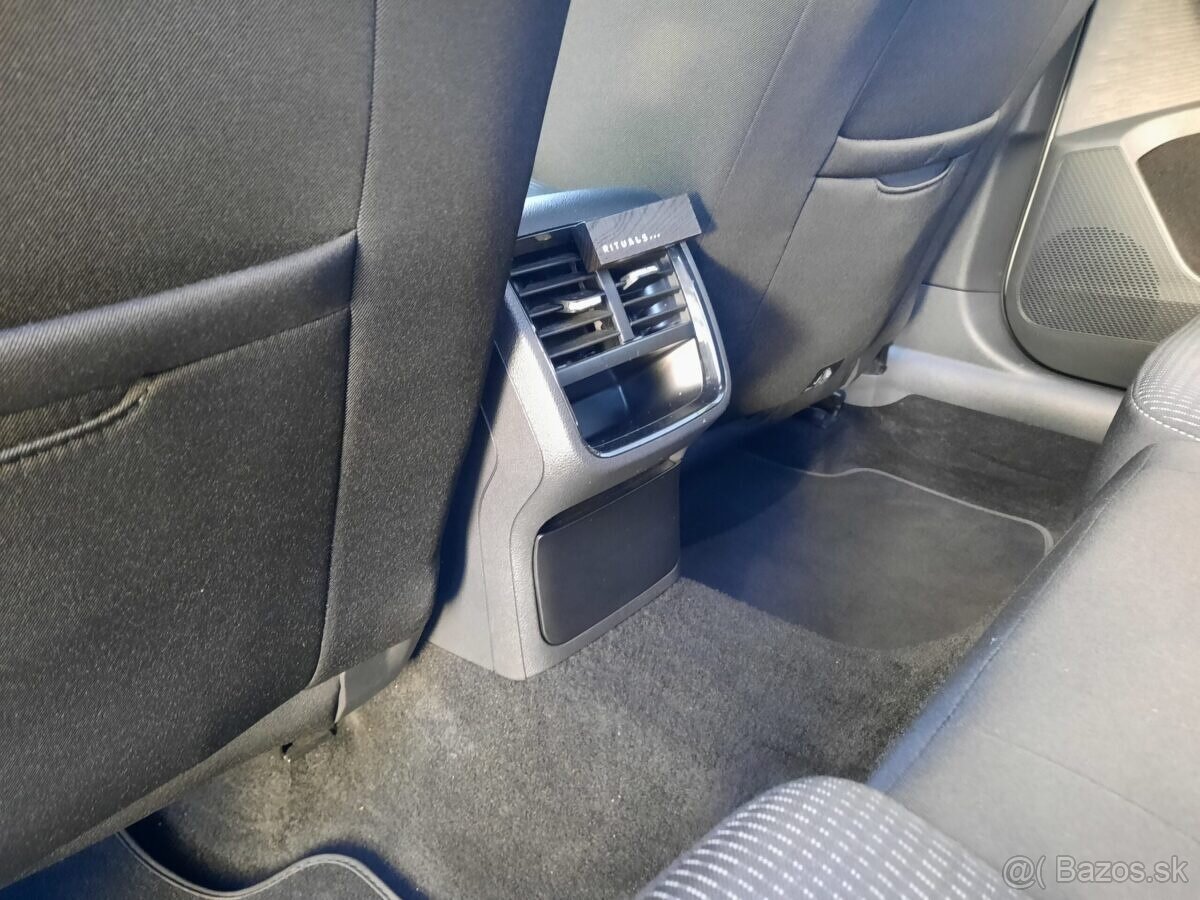 Škoda Octavia Combi Ambition 2,0 TDI 110 kW 7°AP - 9