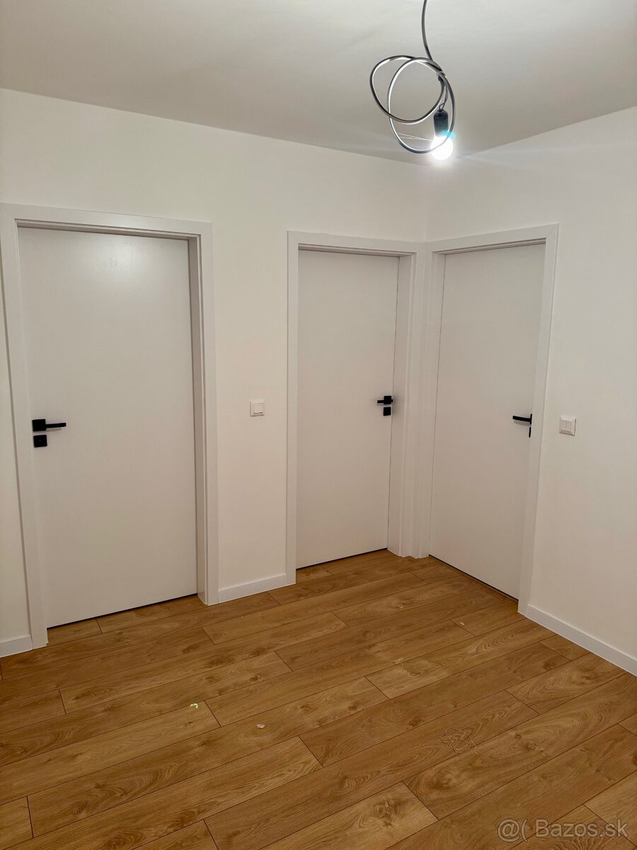 Kompletne 2025 zrekonštruovaný 3-izbový byt 81m2 na ulici J. - 9