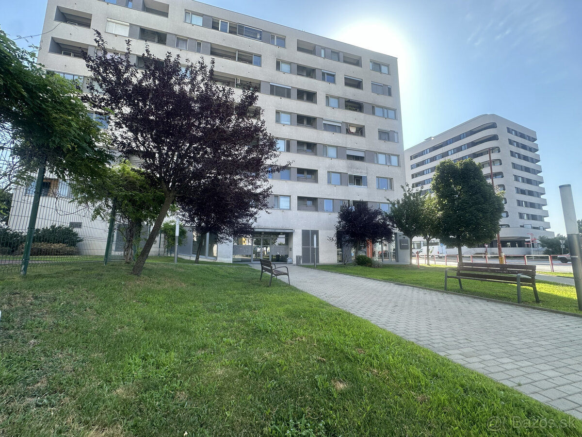 Prenájom zariadeného 1,5‑izbového bytu s parkovaním ihneď vo – foto 10