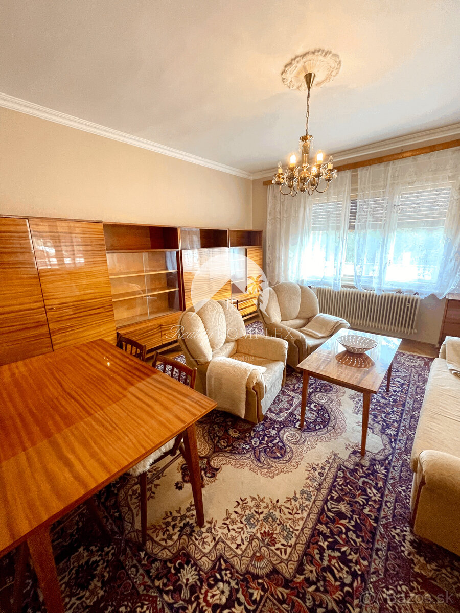 Reality KOMPLEX s.r.o. Vám ponúka priestranný rodinný dom s - 9