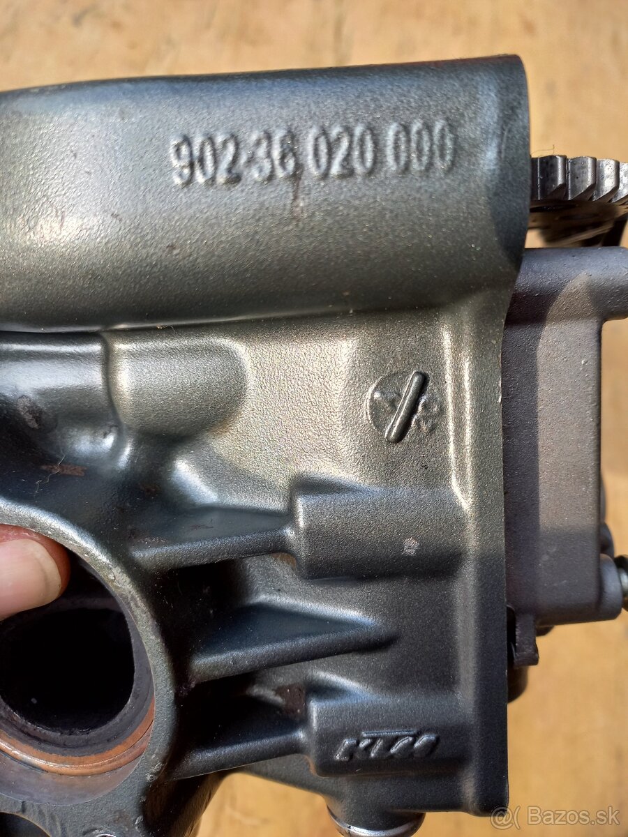 Hlava KTM Duke 390 - 9