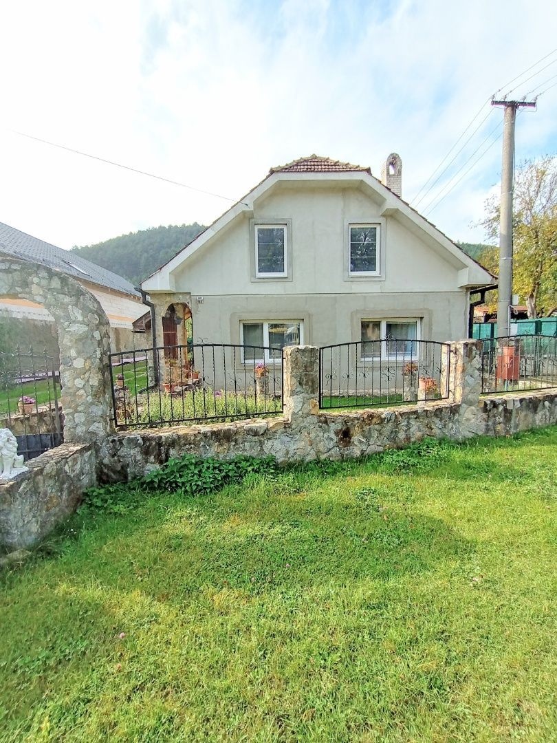 Štýlový dom v obci s výbornou občianskou vybavenosťou - 9