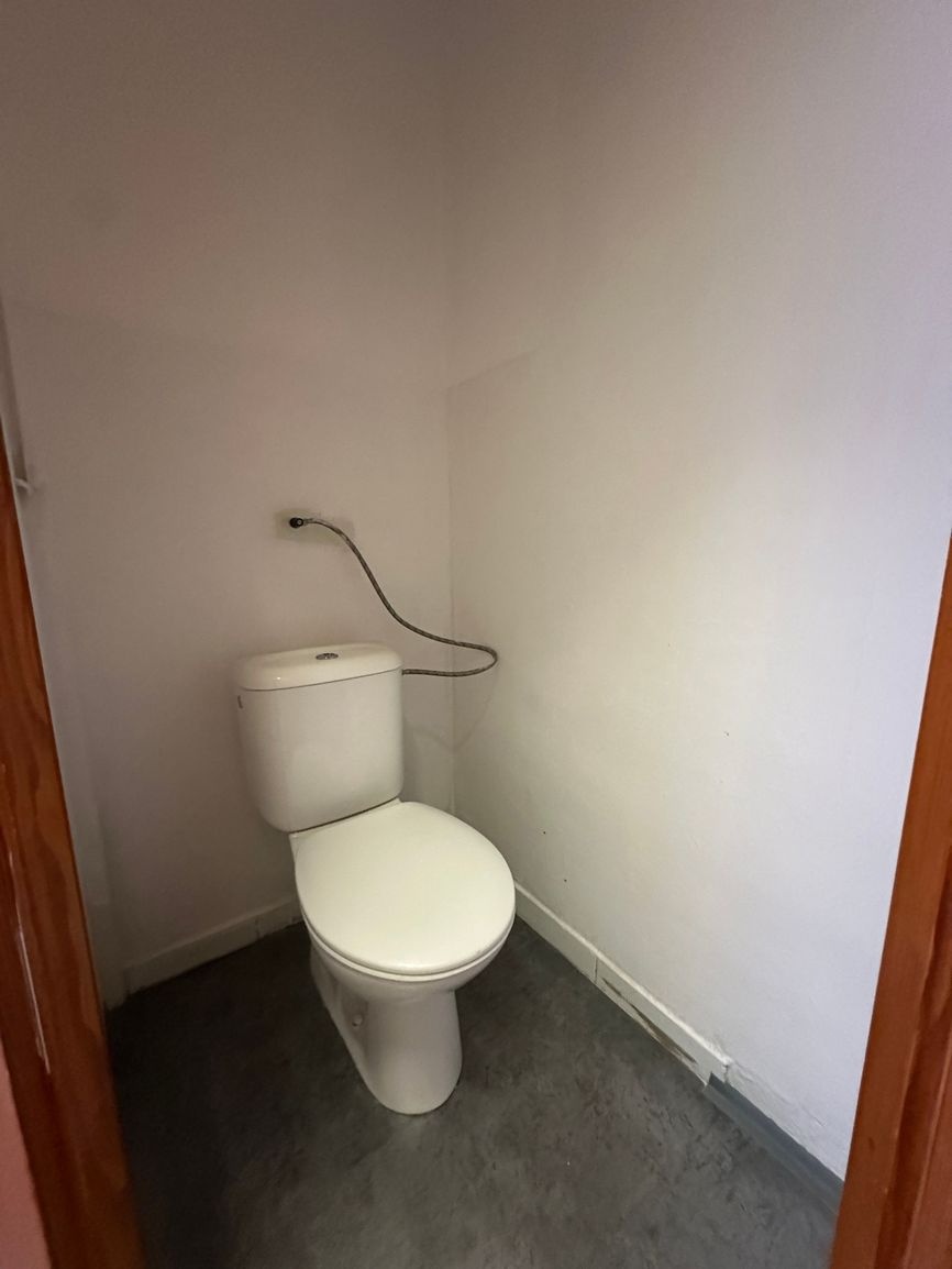 Obchodné - kancelárske priestory priamo v centre mesta Sereď - 9