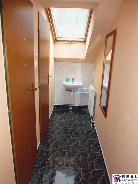 ČAPAJEVOVA: 31 m2 -nebytové priestory s UMÝVADLOM -1.posch. - 9