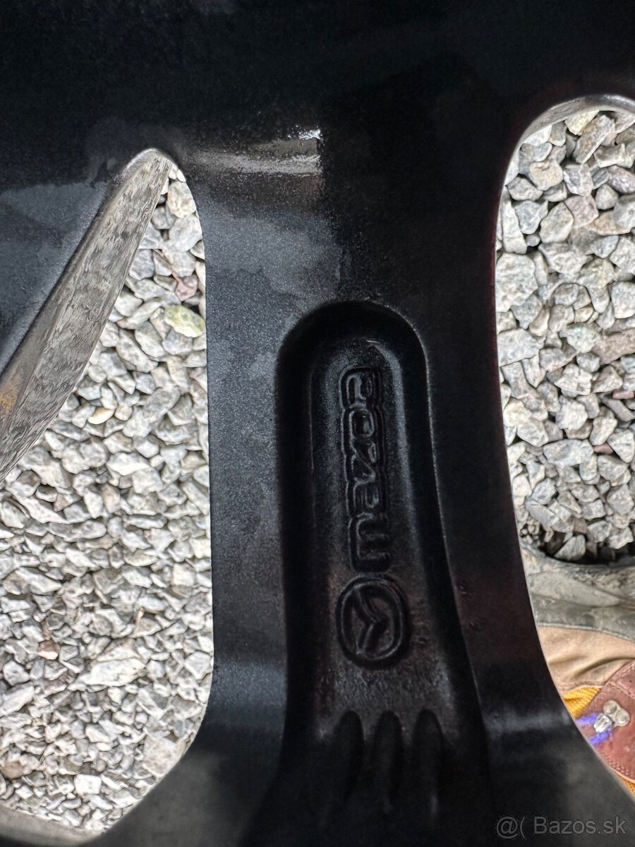 MAZDA R16 215/60 R16 - 9