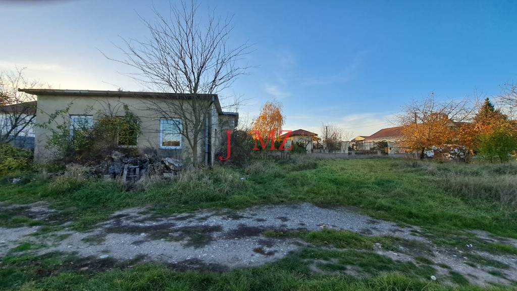 Stavebný pozemok 815 m2 s budovou, Levice, Kalinčiakovo (SM - 9