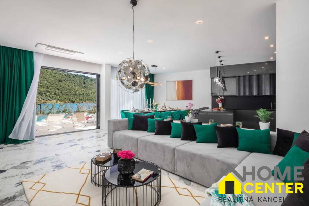 NA PREDAJ novo postavená VILA /200 m2/ pri mori, Rogoznica - 9