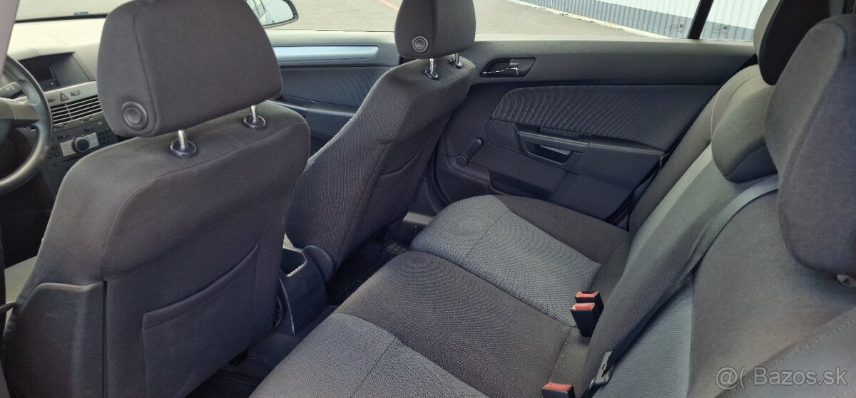 Opel Astra H 1.6i 16V kombi - 9