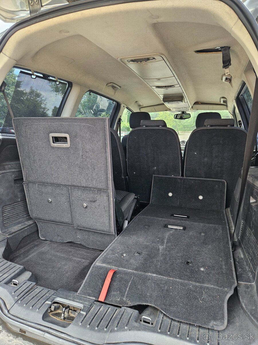 Ford Galaxy GHIA - 9