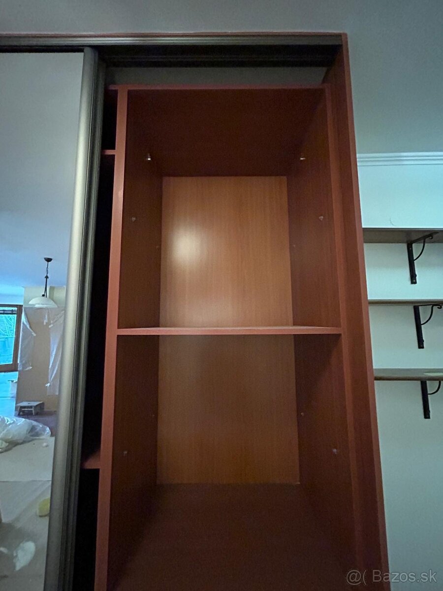 Predám skriňu s posuvnými dverami - 9