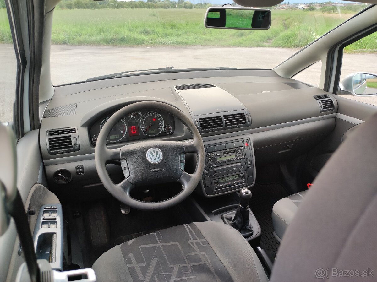 VW Sharan 1.9 TDI 85 kW 7miest - 9