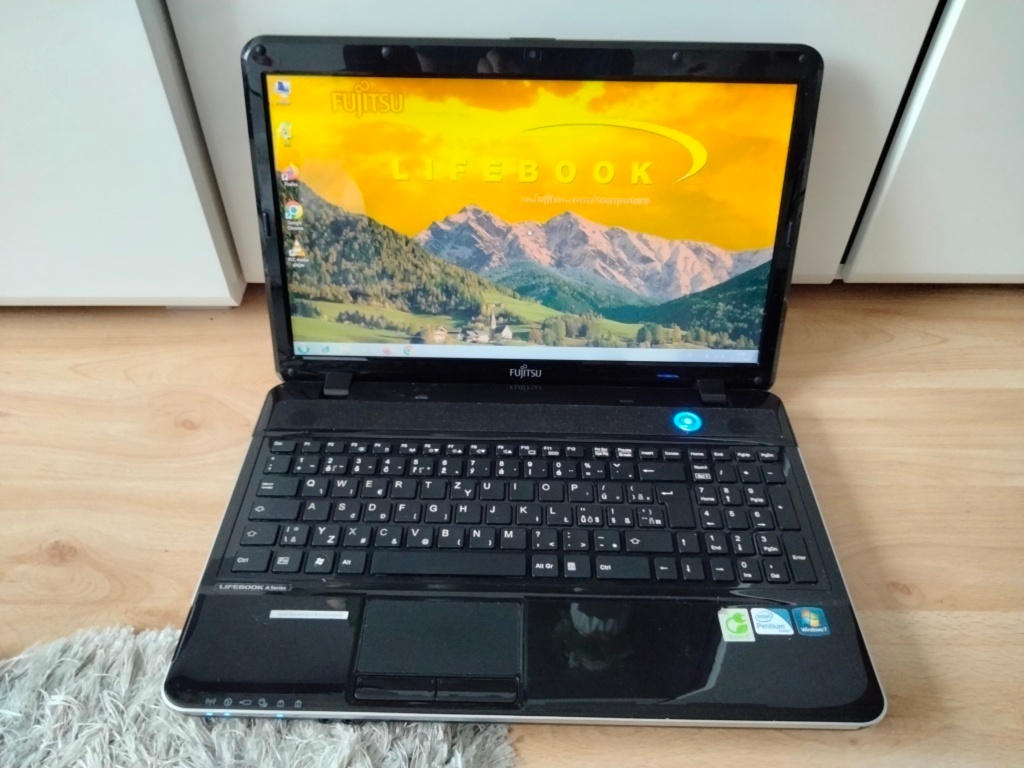 15,6" Fujitsu Lifebook / 120gb ssd / 4gb ram / Windows 7/ - 9
