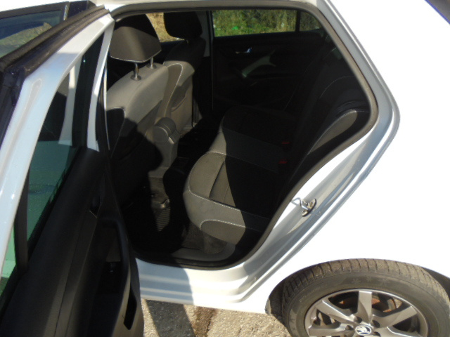 Škoda Fabia 1.0 TSI Ambition r.v.8/2020 - 9