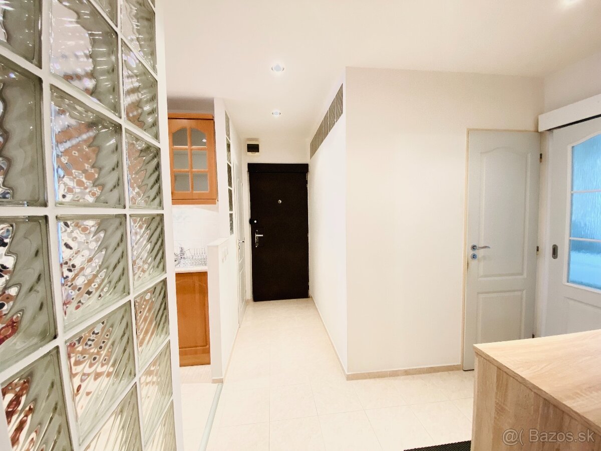NA PRENÁJOM PRIESTRANNÝ 3-IZBOVÝ BYT V SKVELEJ LOKALITE, - 9
