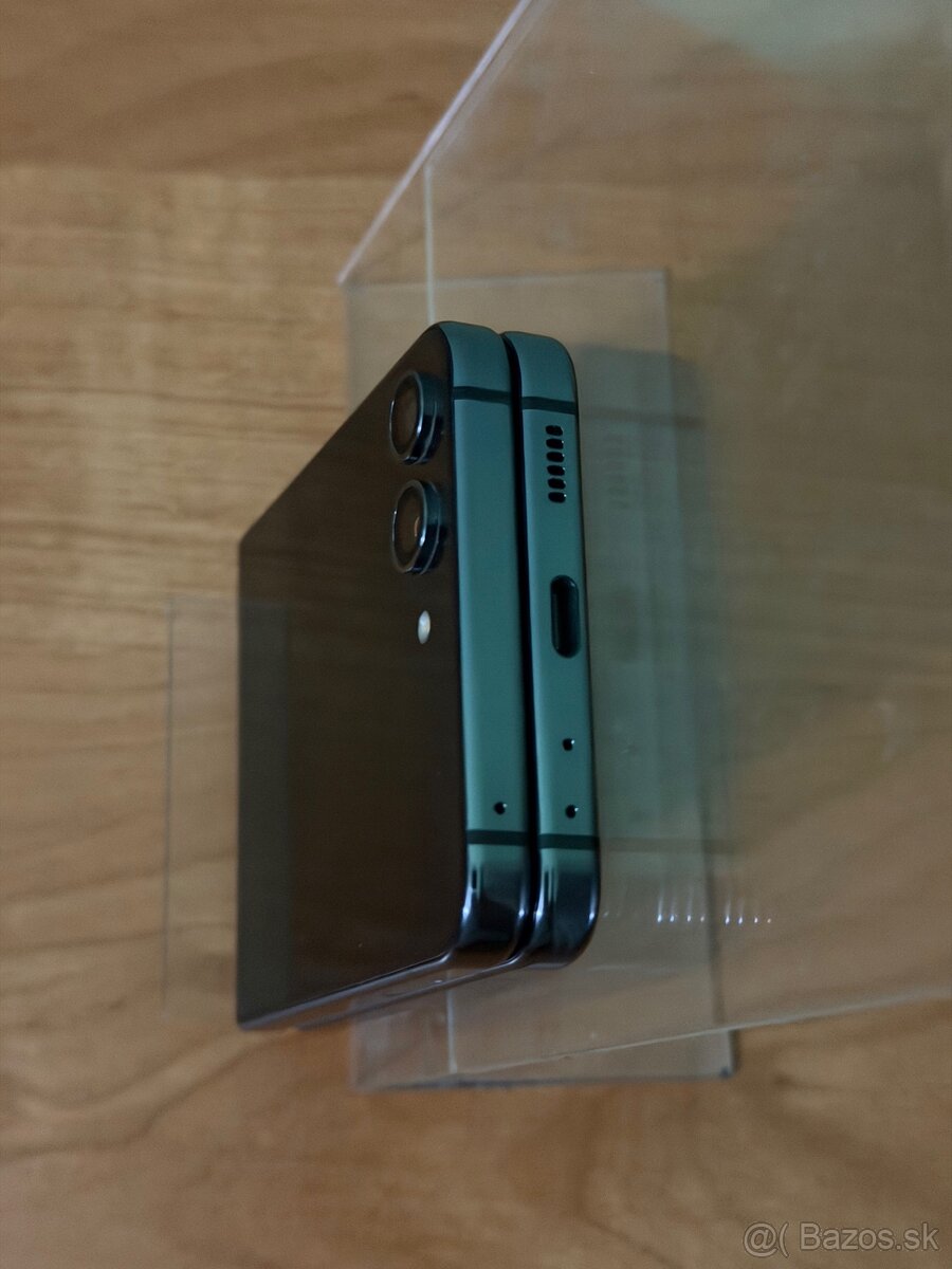 PREDANÉ Dobrý deň Ponúkam na predaj Samsung Galaxy Z Flip 5 - 9