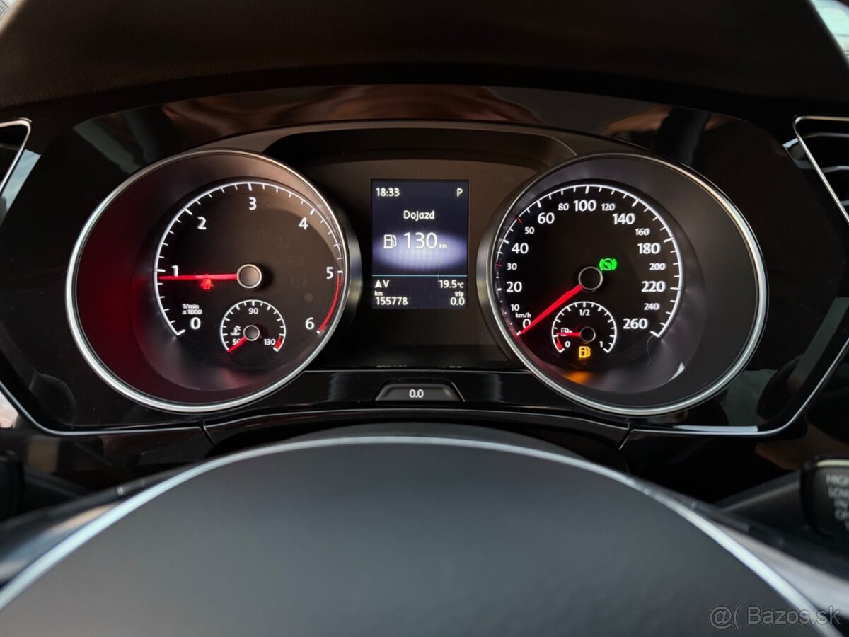 Volkswagen Touran 2.0TDi DSG Highline 7MIESTNY Ťažné - 9