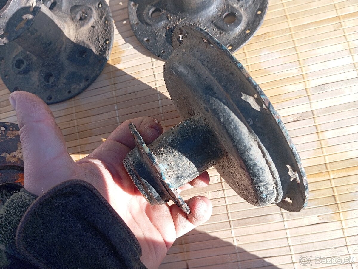 Predám stredy kolies na čz 125/150 c - 9