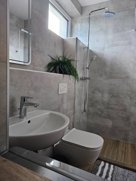 Prenajmeme nadštandardný 3-izbový byt, Kollárova ulica, Vráb - 9