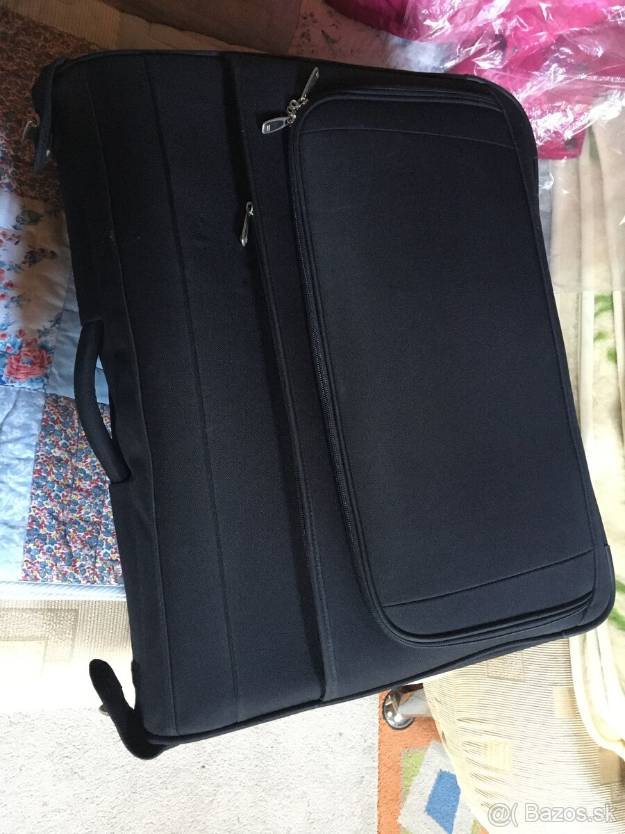 Predam lacno_ kufor cierny, pouzivany- za 7 Eur znackovy - 9