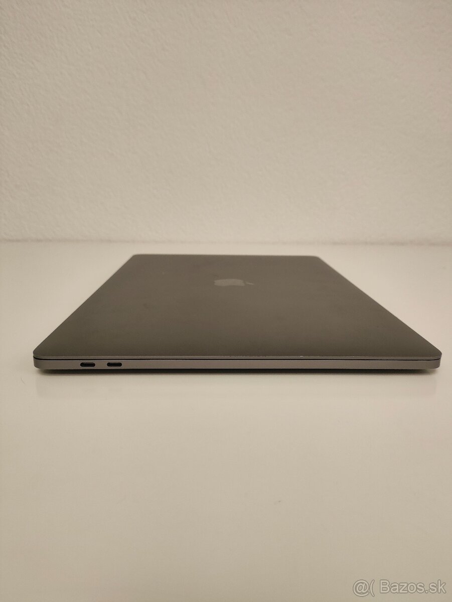 MacBook Pro 15" A1707 | i7 • 16GB • 512GB - 9