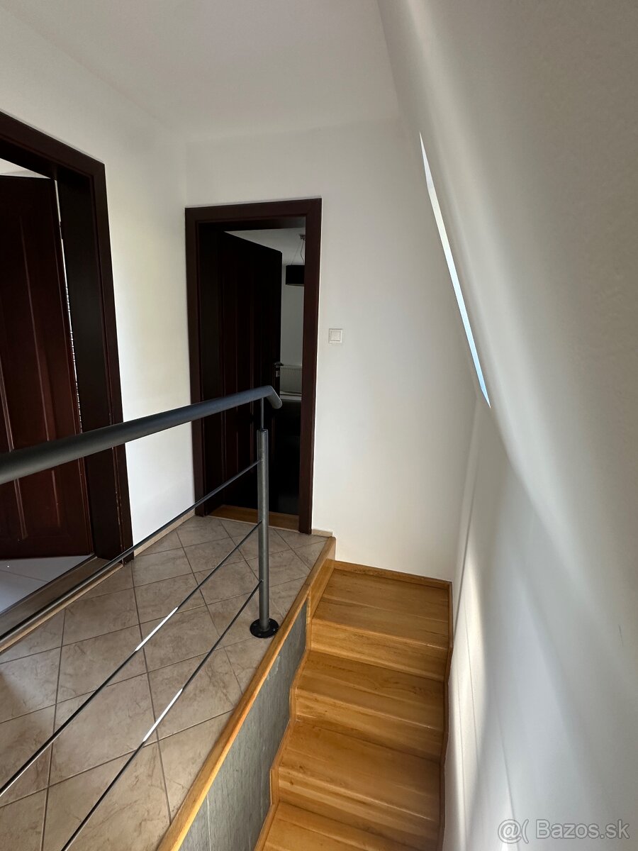 Predám celoročne obývateľnú záhradnú chatu/dom v Dúbravke - 9