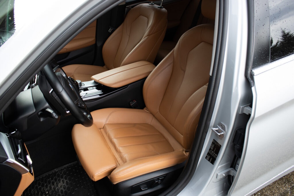 BMW 520d Touring z roku 2017 - 9