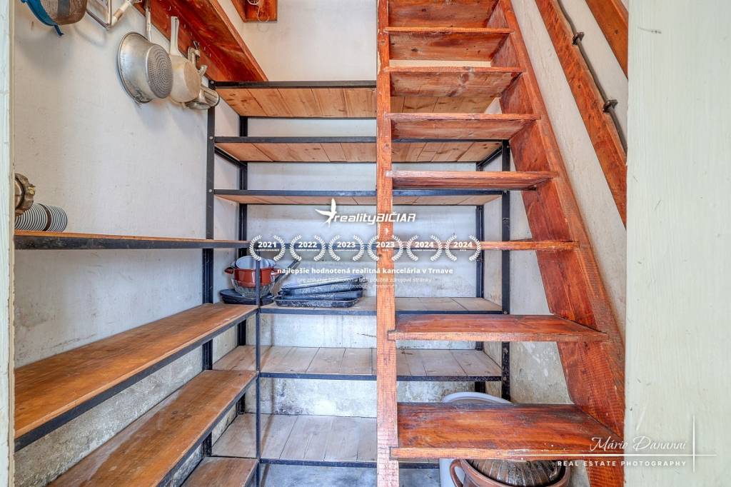REZERVOVANÉ Starší 2-izbový rodinný dom v obci Dobrá Voda - 9