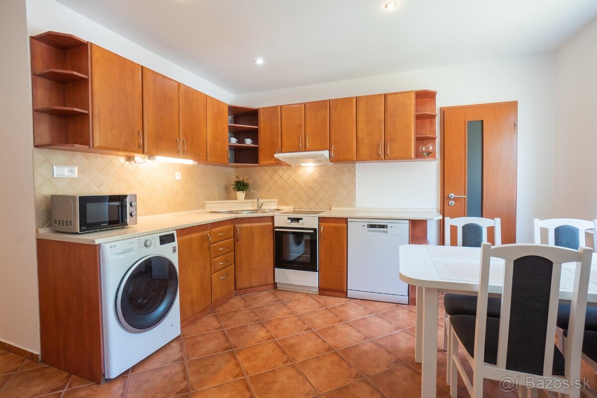 3 izbový byt pri fontane - 9