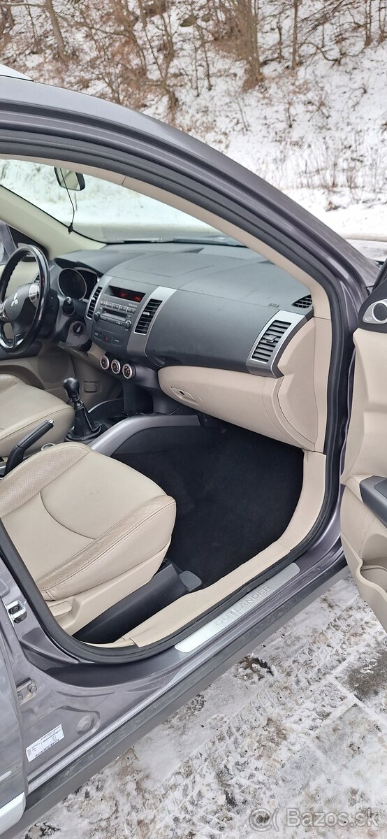 Predám Mitsubishi Outlander 4 x 4 - 9