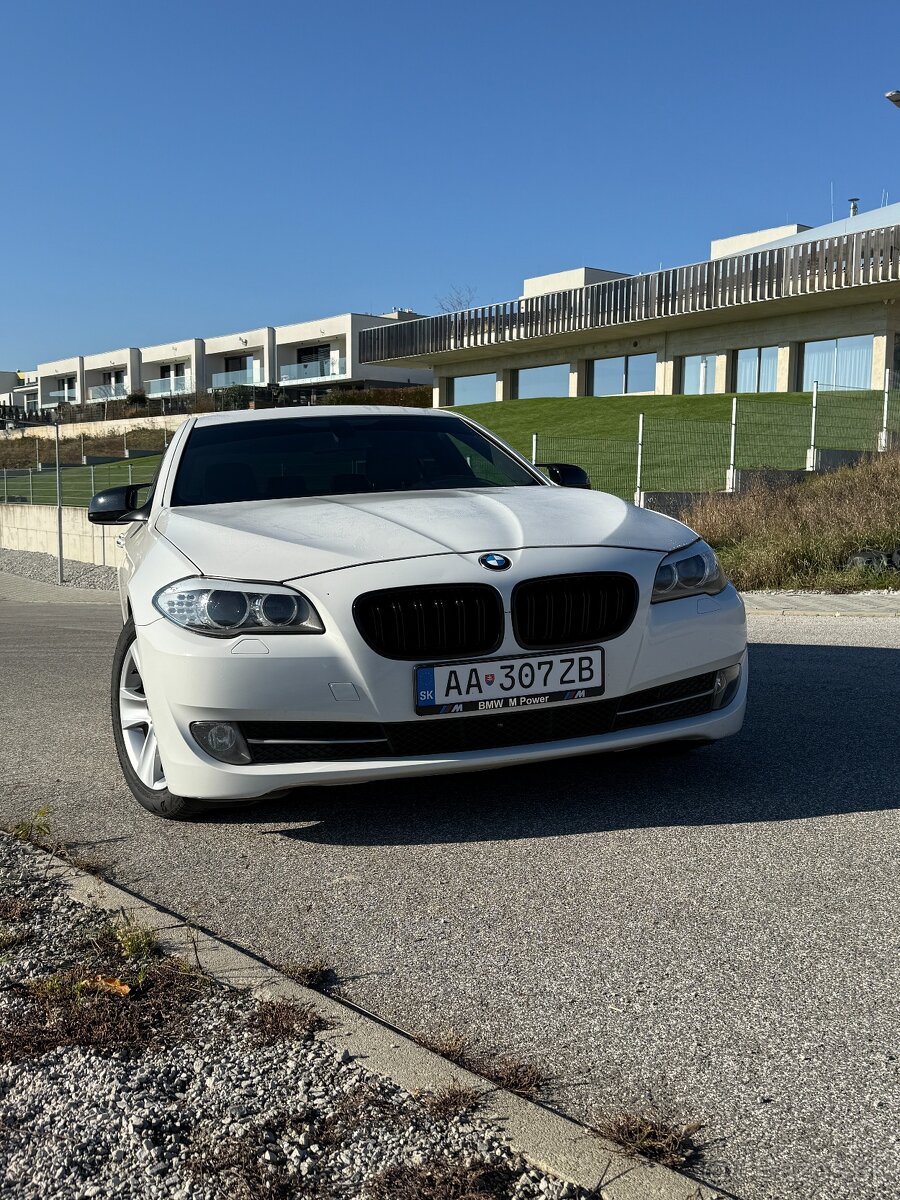 BMW F10 528i 3L benzín 190KW - 9
