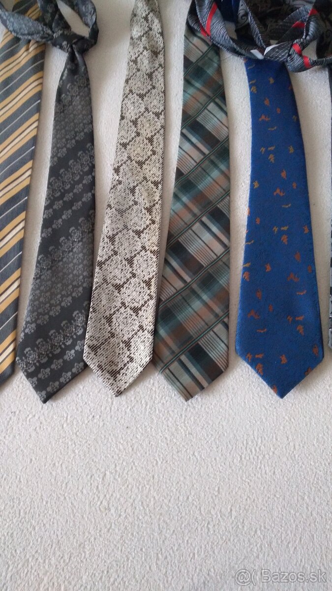 Predám zúbkované nožnice,kravaty,látky zo socializmu - 9