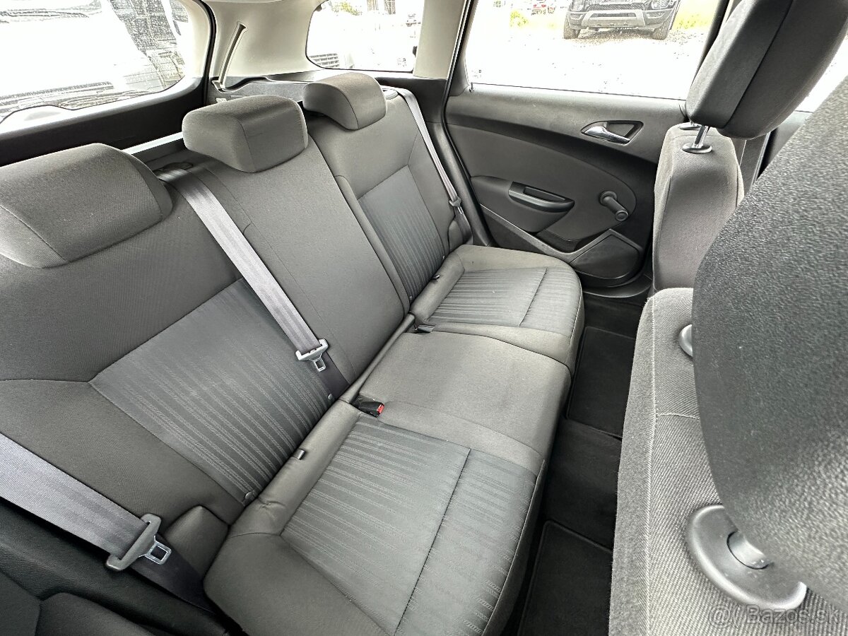 Opel Astra Sport Tourer - 9