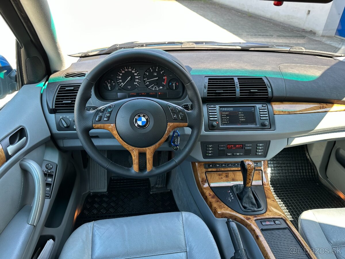 BMW X5 4.4i A/T - 9